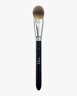 Backstage Brush Foundation Coverage Light N° 11