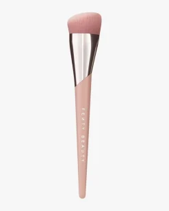 Soft'Lit Naturally Luminous Foundation Brush 145